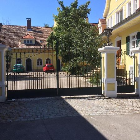 Ferienwohnung Im Gruenen Auf Idyllisch Gelegenen Gutshof Und Doch So Zentral Waldshut-Tiengen Exterior photo